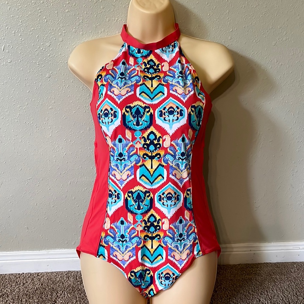 Every day Sunday ladies size 10 one piece swimsuit